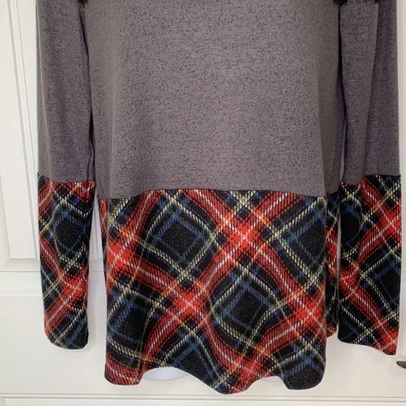 Maurices WOMENS COLOR BLOCK PLAID AND LACE DETAIL LONG SLEEVE TOP NWT SIZE SMALL - Picture 3 of 9